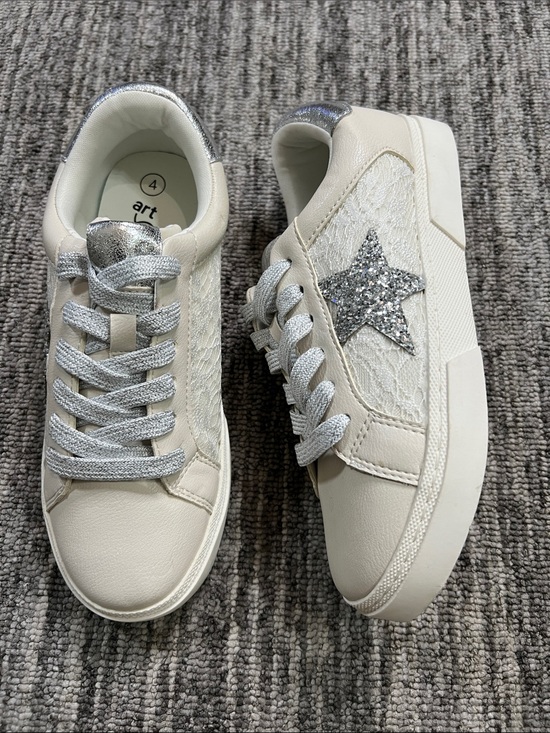 art class Other - Art Class Kaitlyn Star Court Sneakers Girls Size 5